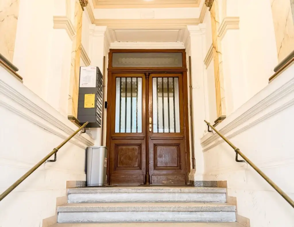 HISTORISCHES ZINSHAUSJUWEL AUS FAMILIENBESITZ IN BESTLAGE DES 18. BEZIRKS - CHARMANTER ALTBAU AUS FAMILIENBESITZ MIT EXZELLENTER INFRASTRUKTUR - NÄHE AKH UND KUTSCHKERMARKT - ca. 3% RENDITE