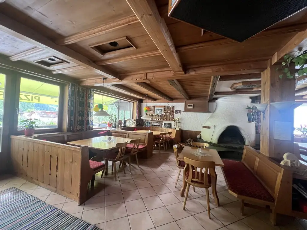 Komplett eingerichtetes Lokal zu verpachten