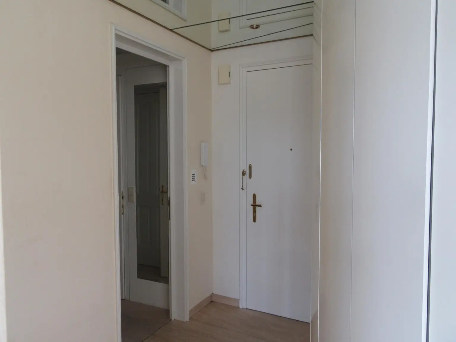 4 Vorzimmer