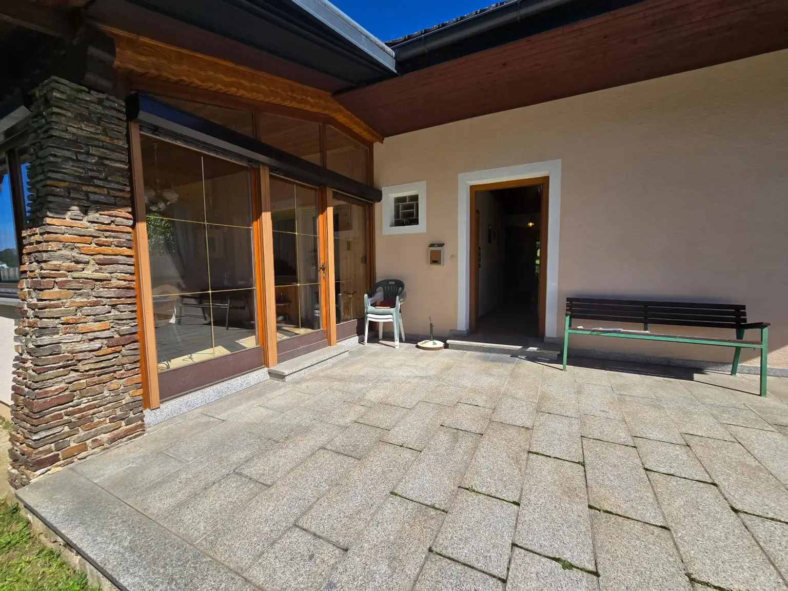 Einfamilienhaus mit Terrasse und Wintergarten