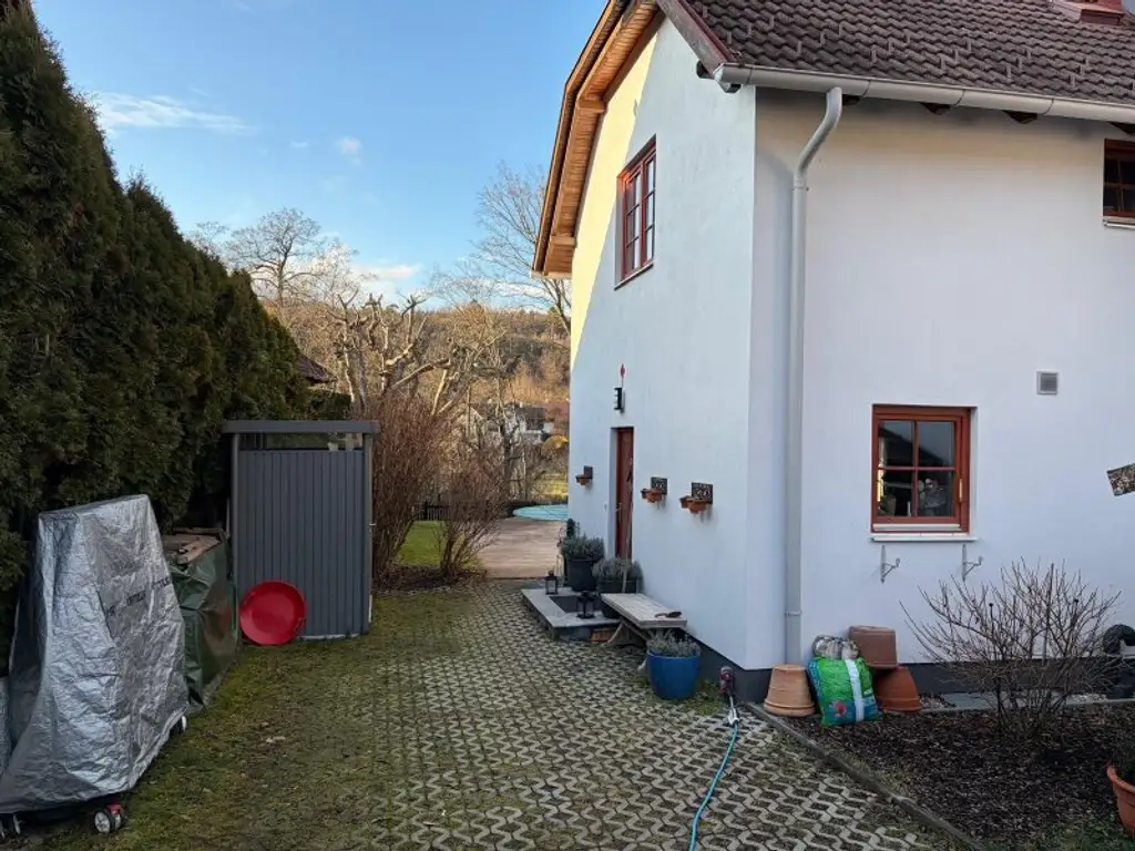 (!) Familienhit mit Charme - gut geschnittene Doppelhaushälfte mit Garten & Pool in Gaaden (!)