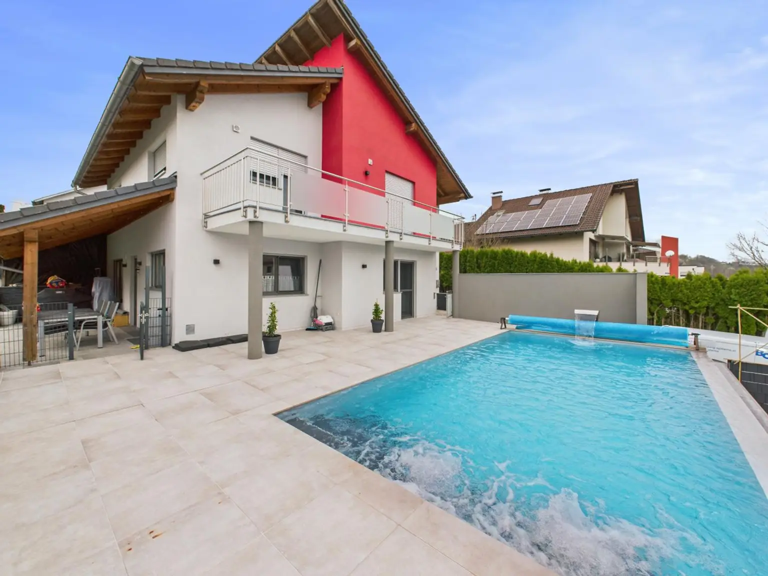 NÄHE WELS: Hochwertig modernisiertes Einfamilienhaus mit Traumgarten, Luxus - Poolanlage & smarter Haustechnik