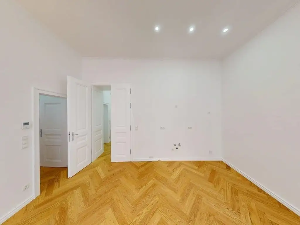 Erstbezug in Neubau Living - 
sanierte 4-Zimmer-Altbauwohnung
