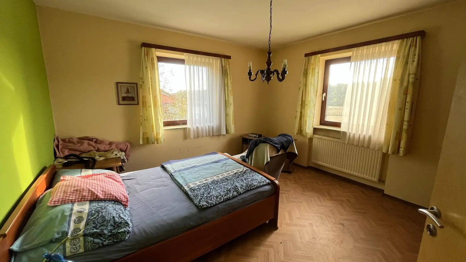 Haus in ruhiger Lage mit Erweiterungsmöglichkeit und großem Nebengebäude!