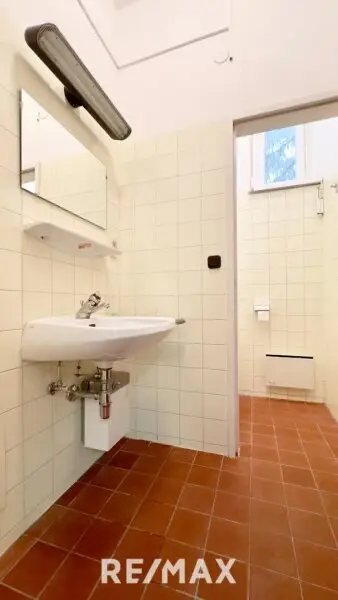 WC und Waschmöglichkeit