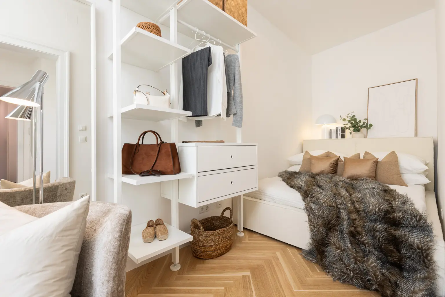 Innenarchitektonisch gestaltete 2-Zimmer-Musterwohnung mit Wohnküche und Terrasse