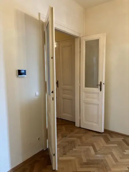 Charmante 2-Zimmer-Wohnung in repräsentativem Altbau – Ruhelage im Zentrum von Wiener Neustadt