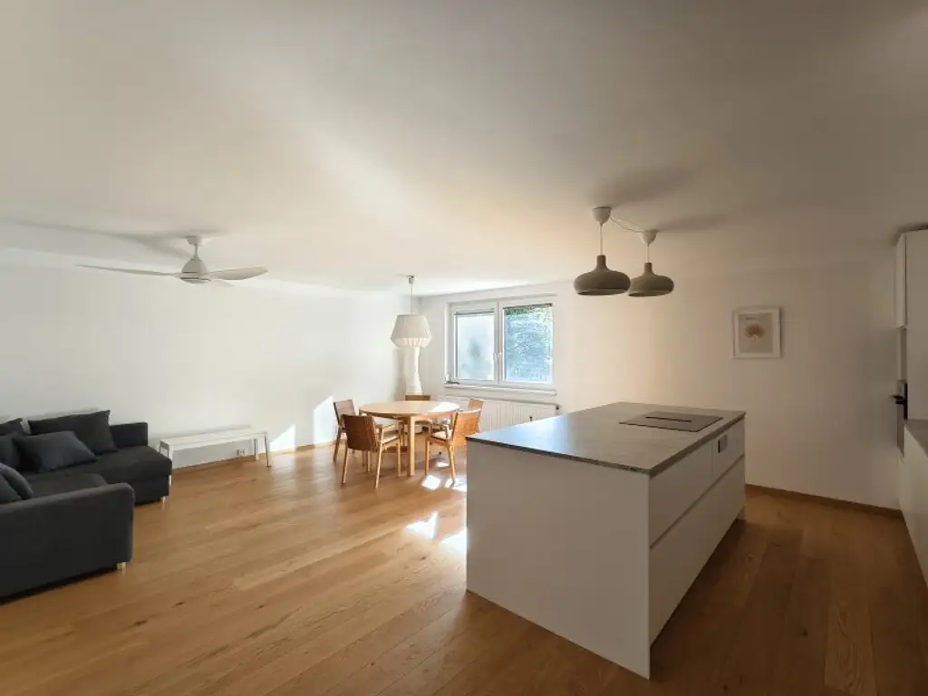 So grün kann Stadt sein! Großzügige 4-Zimmer-Wohnung mit wunderbarem Parkblick in angenehmer Ruhelage