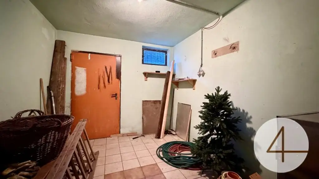 „Traumhaus mit Wintergarten Teich und Pool – Wohnen auf 727 m² in idyllischer Lage“