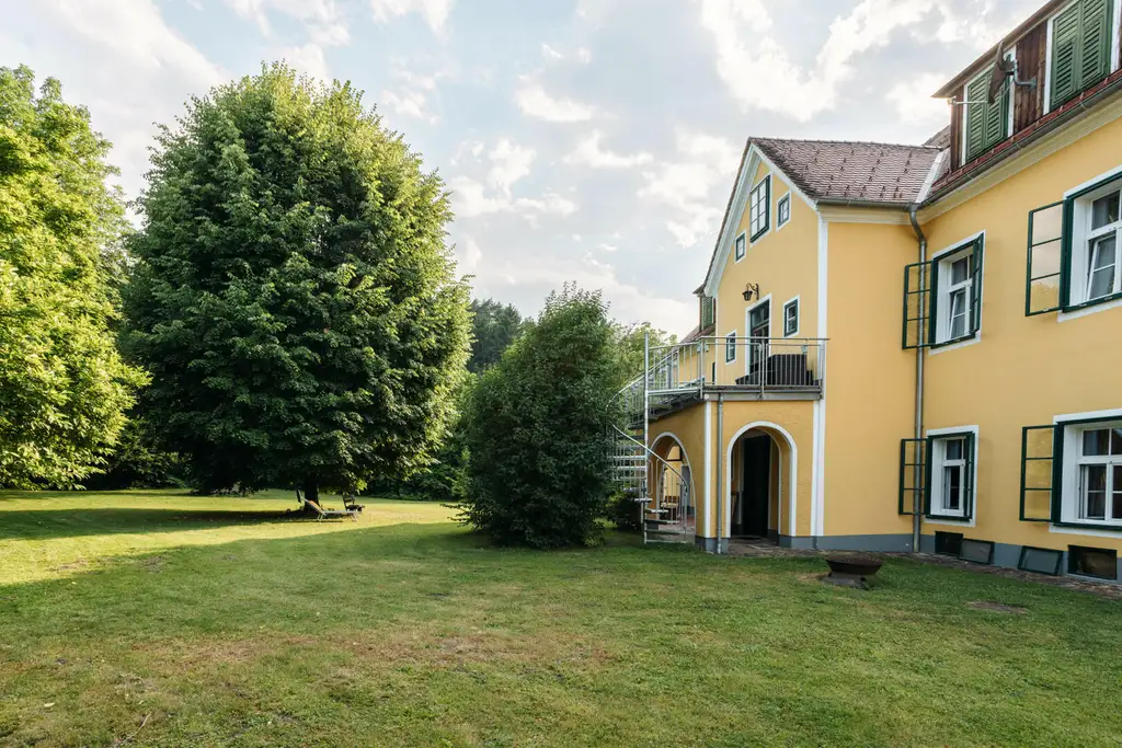Historisches Herrenhaus mit vielfältigem Potenzial - nur 30 Minuten von Graz