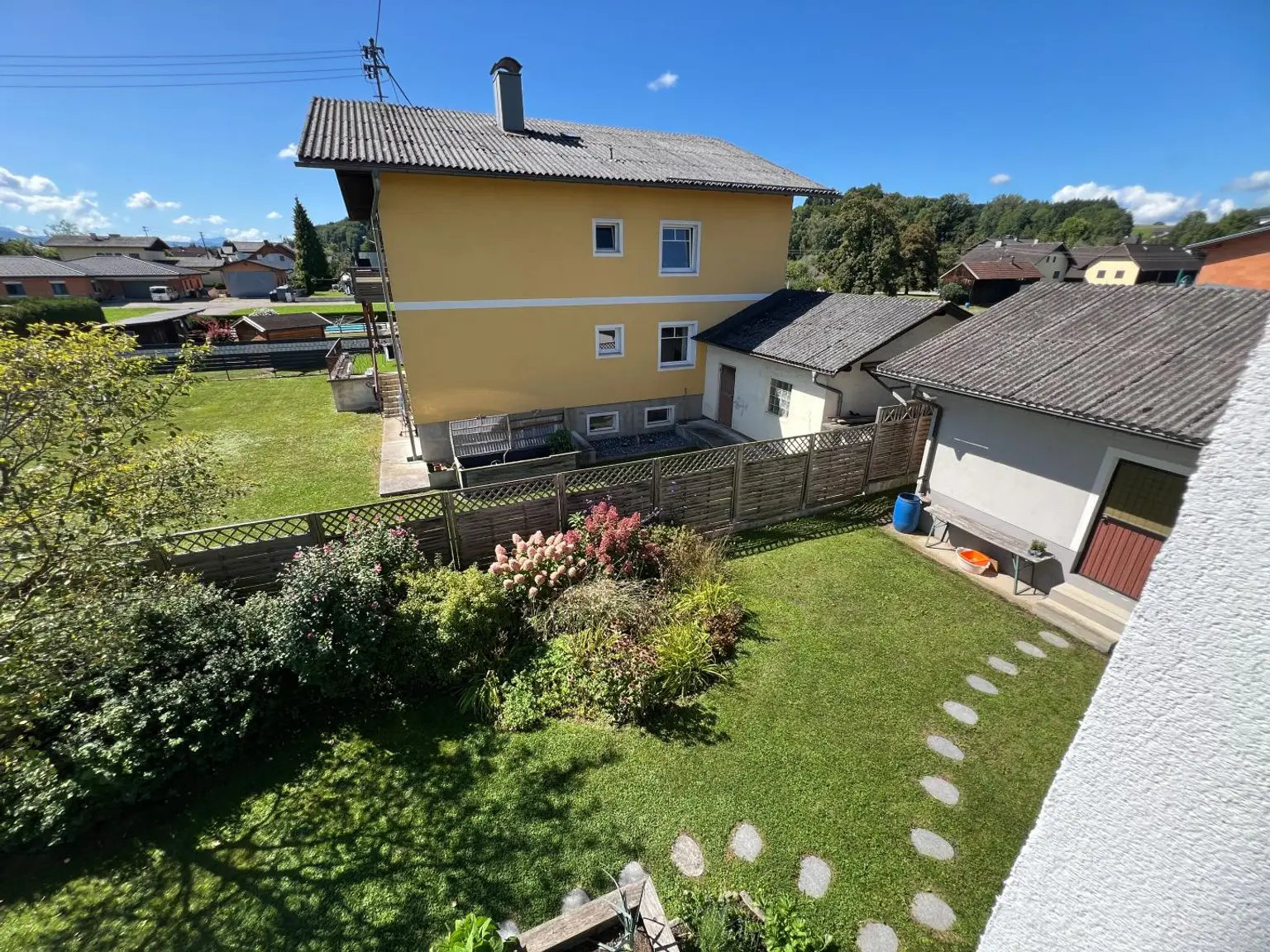 OPEN HOUSE! Großzügiges leistbares Wohnhaus mit 3 getrennte Wohneinheiten, Traumgarten, Doppelgarage und vielen Parkplätzen Tuffeltsham in Redlham