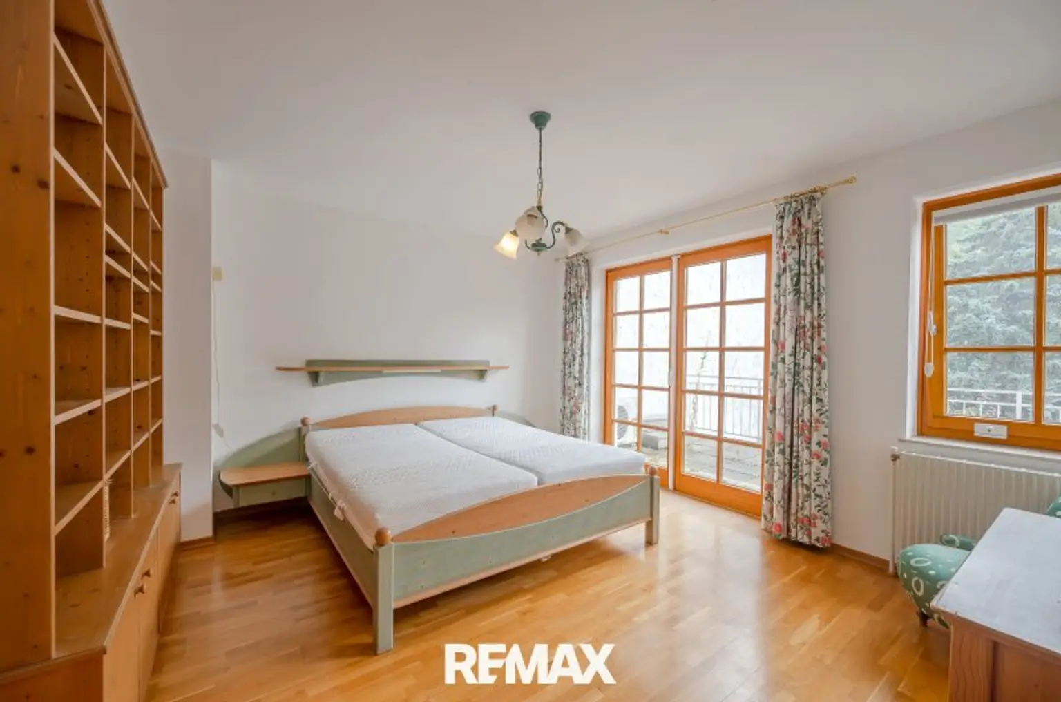 Schlafzimmer mit Balkon (OG 1)