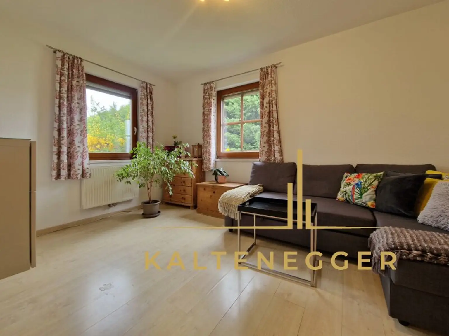 EG: Zimmer ca. 12,67 m²