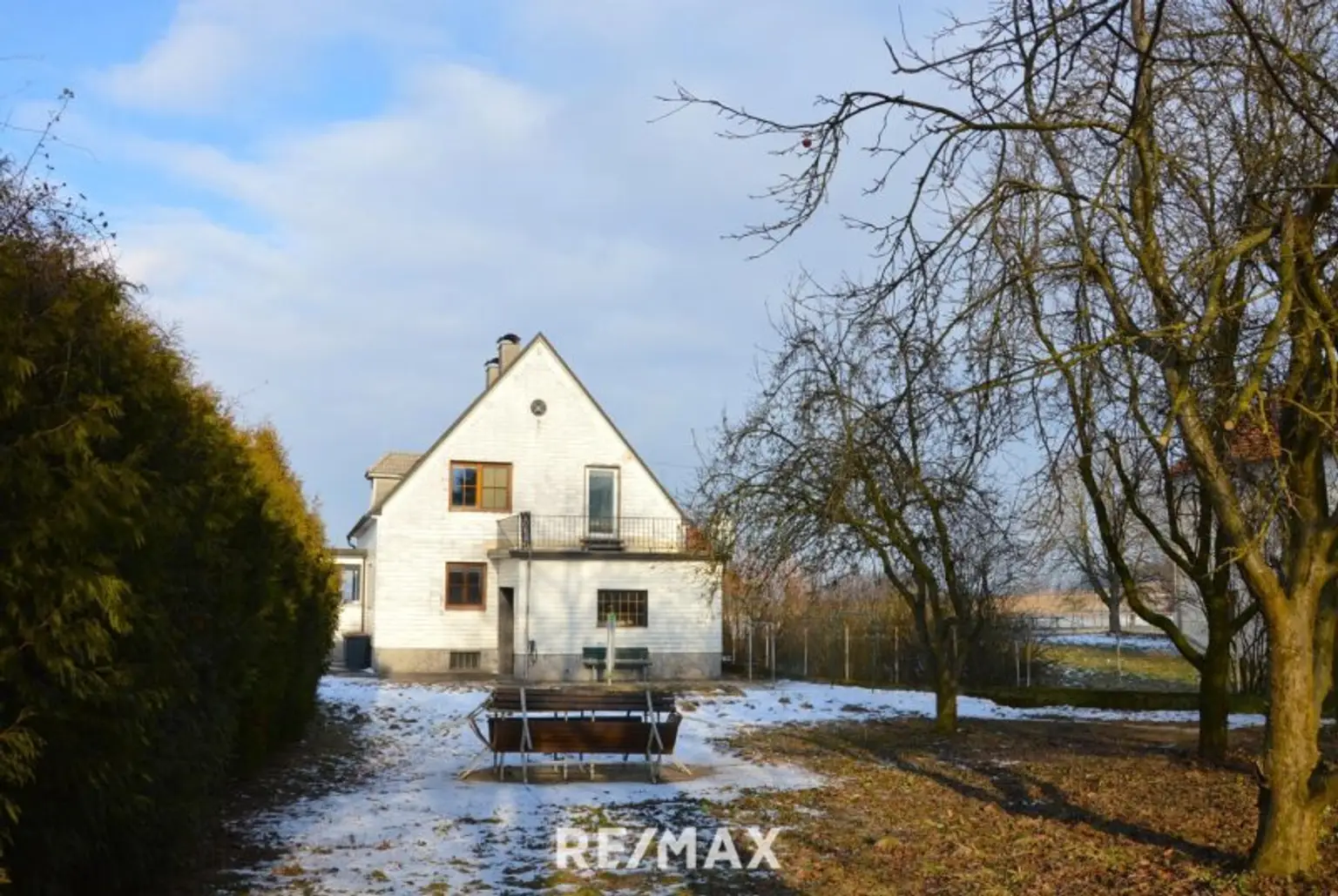 Blick vom Garten zum Haus