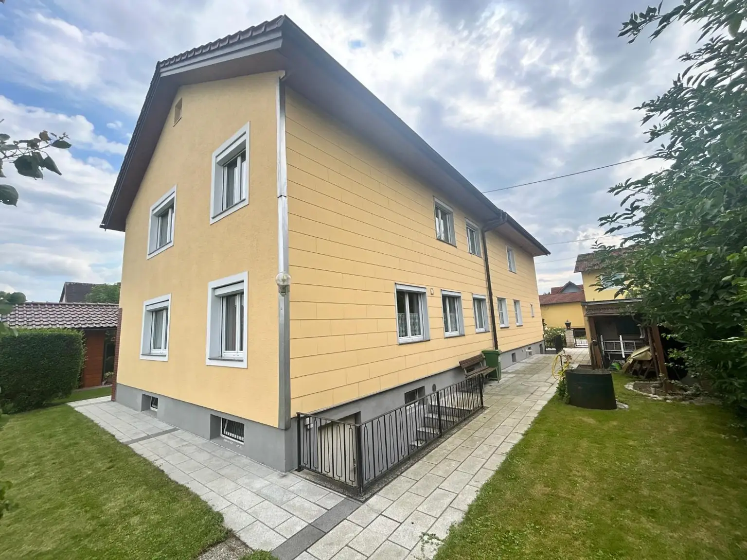 Großzügige Doppelhaushälfte inkl. Garage und sonnigem Gartenbereich