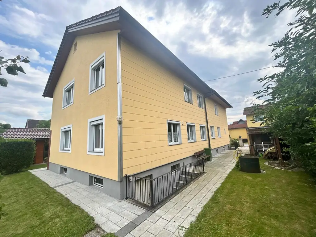 Großzügige Doppelhaushälfte inkl. Garage und sonnigem Gartenbereich