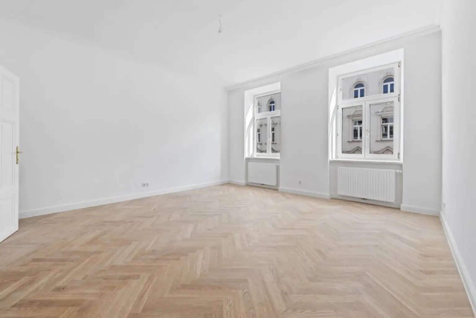 U4 PILGRAMGASSE: stilvoll sanierte Garconniere im schön sanierten Altbau mit separater Küche Nähe Naschmarkt