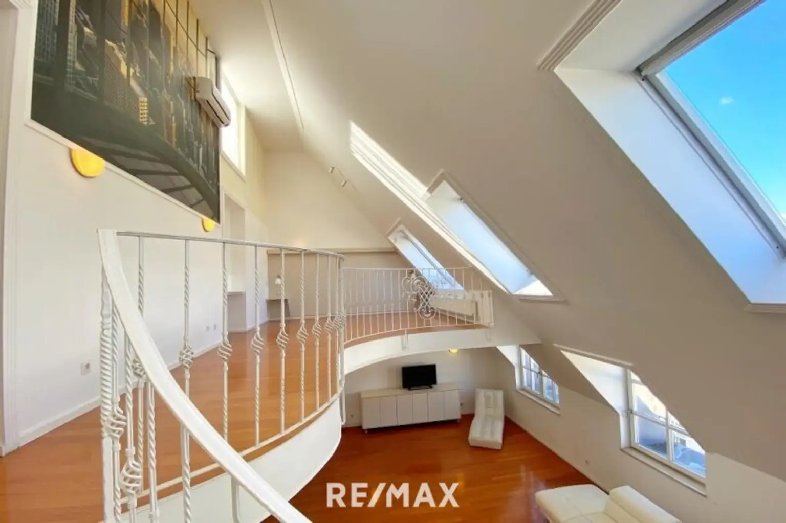 4 Zimmer -100m2 Dachterrasse