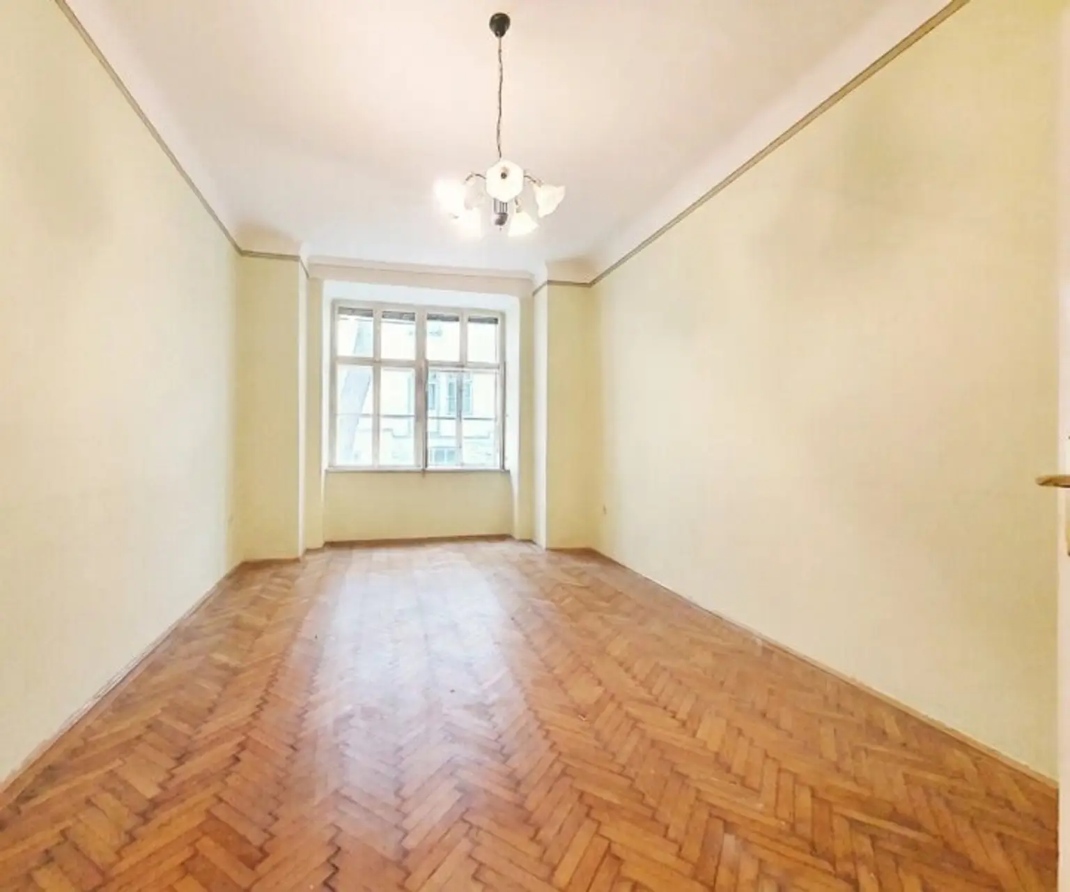 Wohnzimmer (die Möbel wurden optisch entfernt)