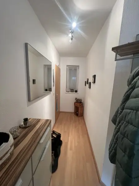 WIESING - Sonnige, sehr gut eingeteilte 3 Zi.-Mietwohnung mit Terrasse und kleinem Garten