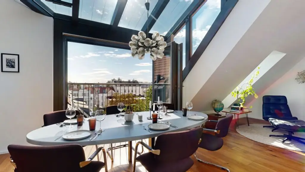 Dachgeschoss-Maisonette mit Loft-Charakter, Wellness-Oase & Weitblick