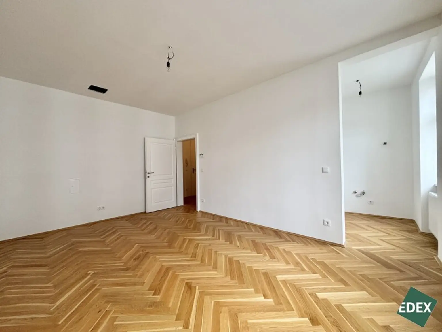 Sanierte 2 Zimmer Altbauwohnung nahe Schloss Schönbrunn - ideal für Singles oder Paare
