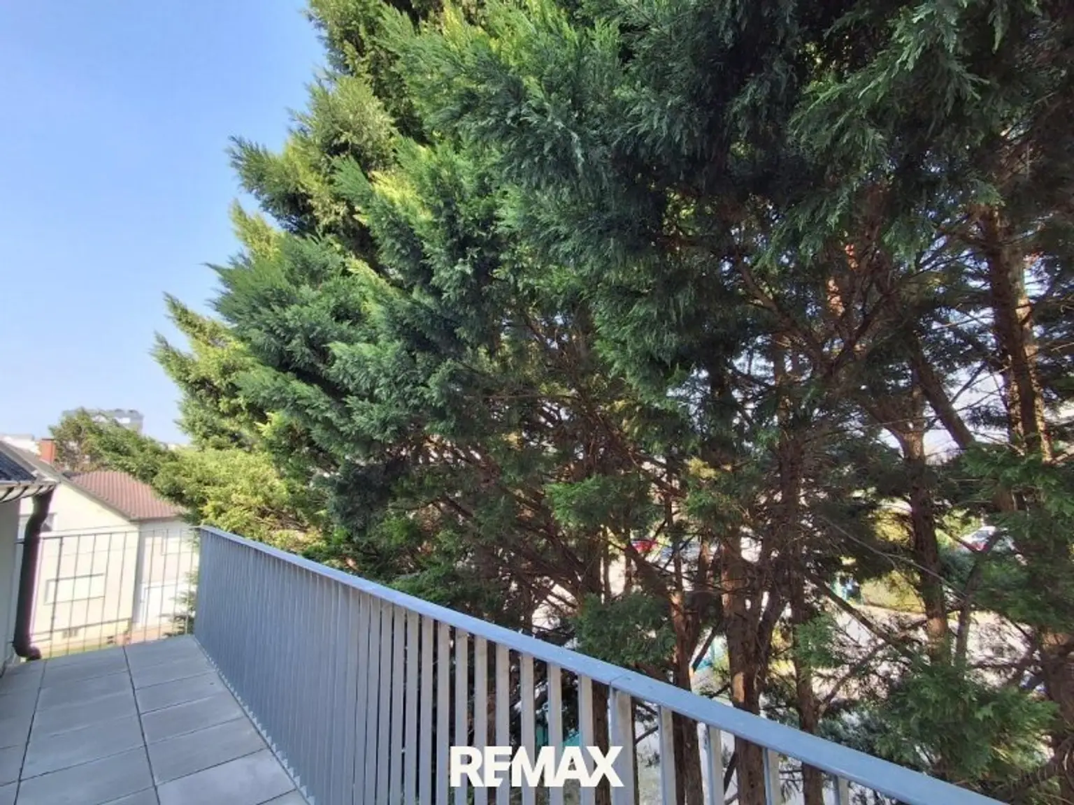 12 Balkon Grünblick 1220