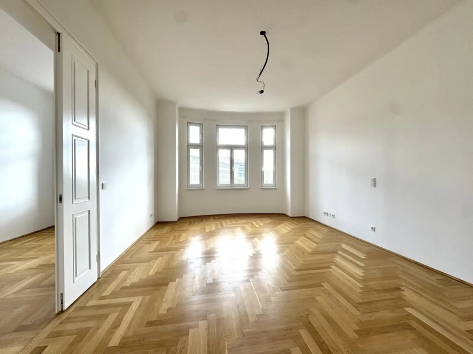 Sanierter Altbautraum mit großzügiger hofseitiger Loggia  -  Stilaltbau am Rennweg - S-Bahn St. Marx ums Eck