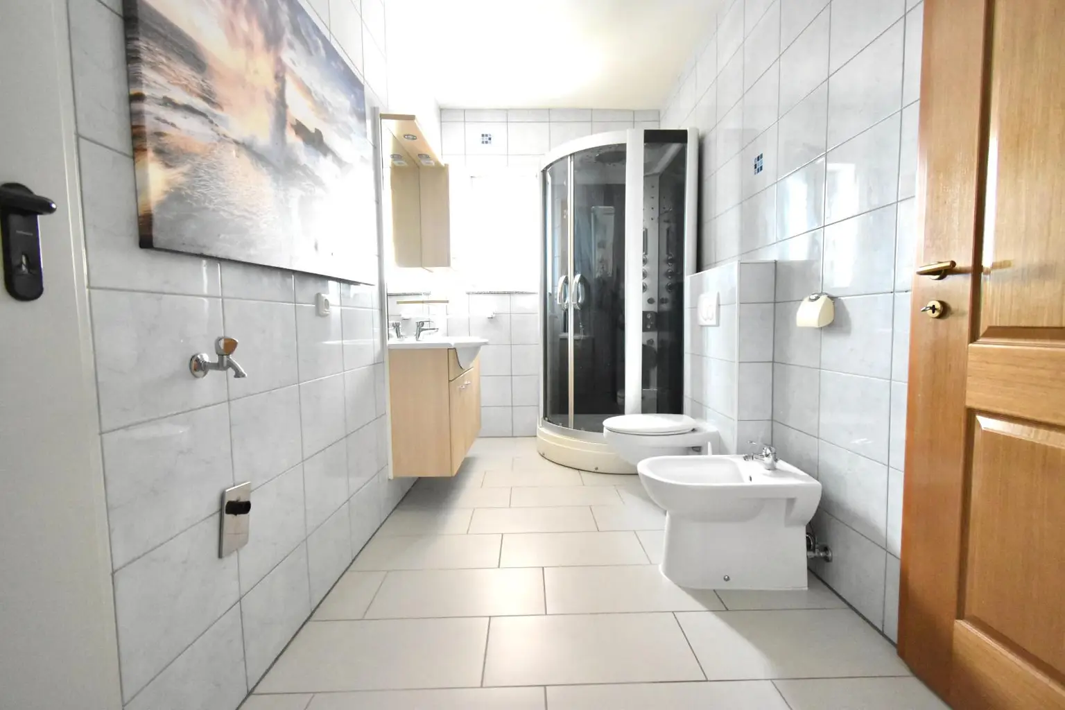 Investieren Sie clever in die Zukunft – gepflegte 2-Zimmer-Wohnung mit Küche und Balkon in zentraler Lage! Nähe BMW, SKF!!