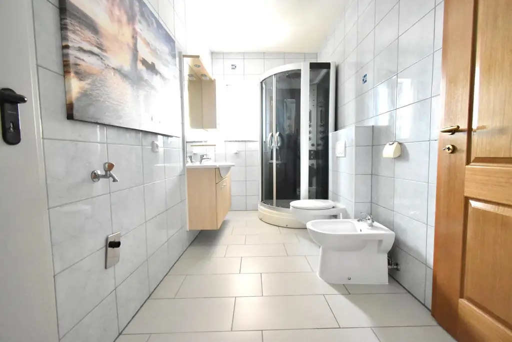 Investieren Sie clever in die Zukunft – gepflegte 2-Zimmer-Wohnung mit Küche und Balkon in zentraler Lage! Nähe BMW, SKF!!