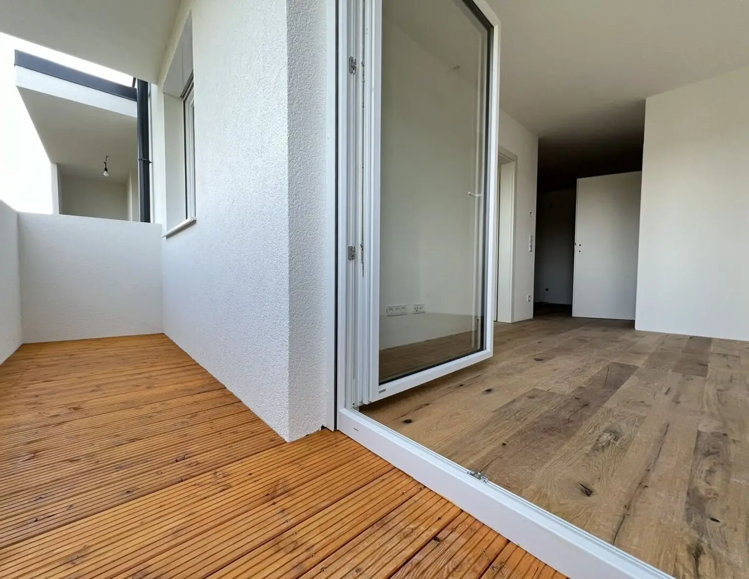 Erstbezug - Moderne 3-Zimmerwohnung mit 2 Balkonen und Parkplatz