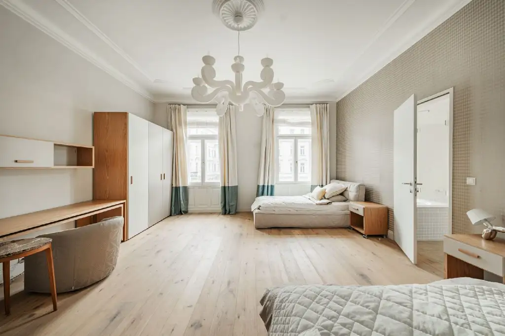 Vollmöblierte Luxus Altbauwohnung gegenüber Palais Liechtenstein