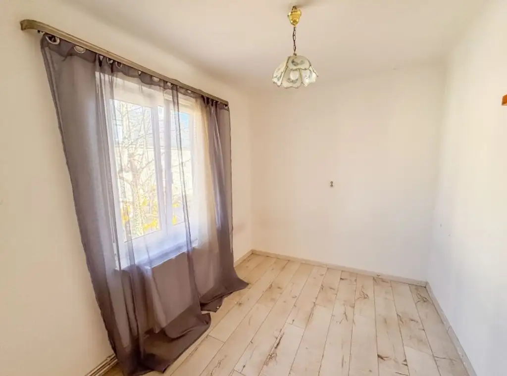 Einfamilienhaus mit 603 m2 Garten beim Auhof Center zu vermieten! Private oder gewerbliche Nutzung möglich! Arbeiterquartier!