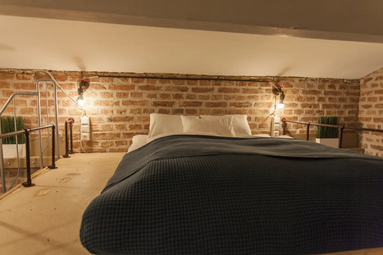 Moderne Souterrain Loft im Altbaustil ~ Kompakt eingerichtet ~ AKH Nähe ~ Gute öffentliche Anbindungen