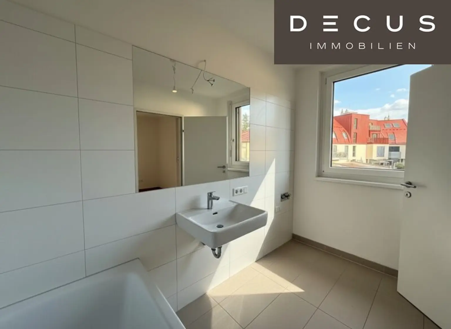 | 2 ZIMMER WOHNUNG MIT BALKON | GARAGENSTELLPLATZ MIT E-LADESTATION | AUSGEZEICHNETE NATURNAHE LAGE | NEUBAU |