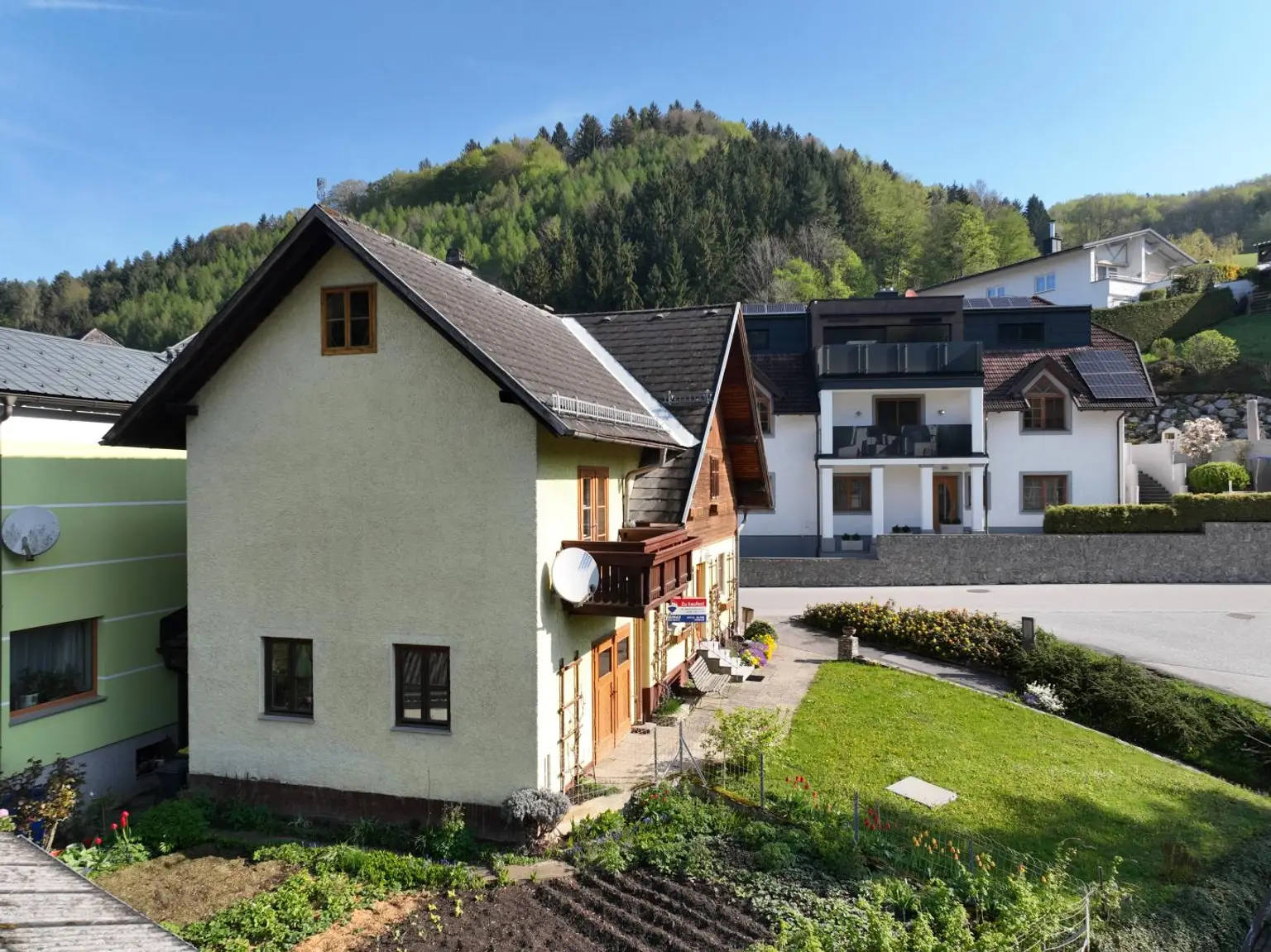 Haus mit kleinem Grundstück