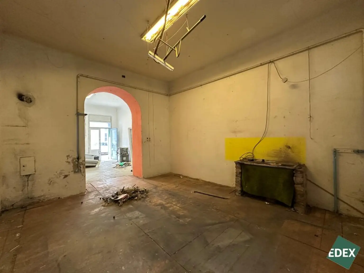 Wohnung mit Potential: Sanierungsbedürftige 3-Zimmer Wohnung in zentraler Lage