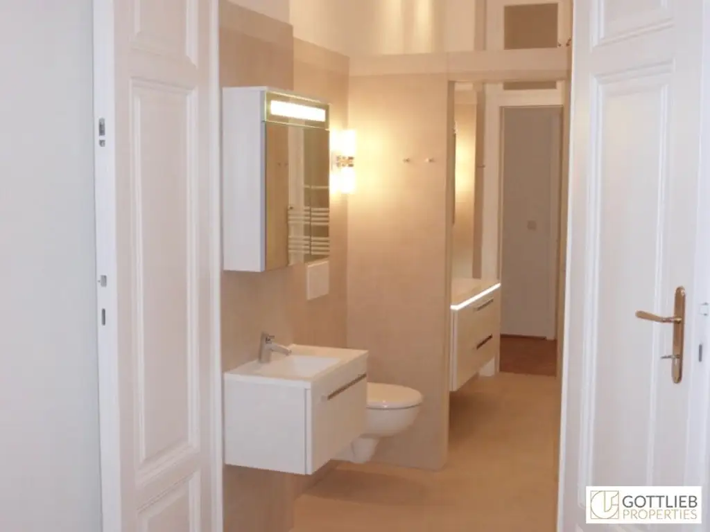 Bestlage Hamerlingplatz! 6-Zimmer-Stilaltbau-Apartment mit herrlicher West-Loggia und optionalem Tiefgaragenplatz in Grünruhelage