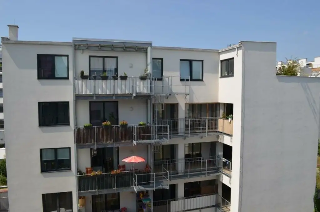 HOFRUHELAGE, HUMBOLDTGASSE, 80 m2 Neubau inkl. Loggia, 2 Zimmer, Komplettküche, Wannenbad, Parketten, U1-Nähe