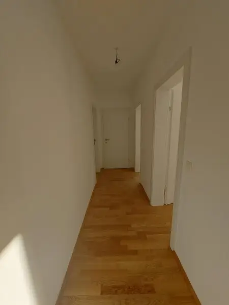 3-Zimmer-Erdgeschoßwohnung mit Terrasse und Tiefgaragenstellplatz (Top 02)