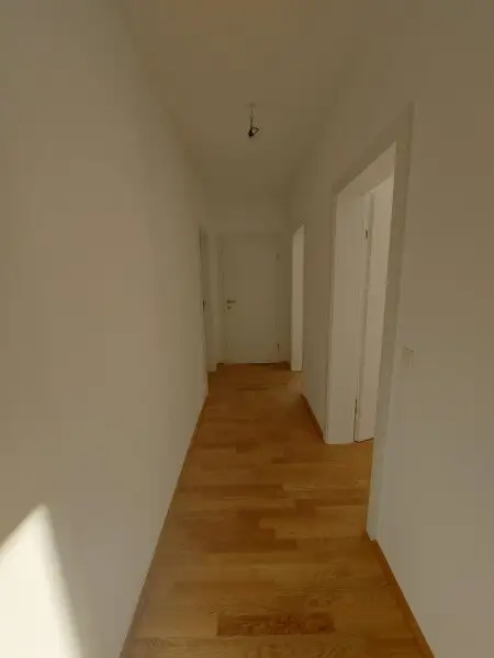 3-Zimmer-Erdgeschoßwohnung mit Terrasse und Tiefgaragenstellplatz (Top 02)