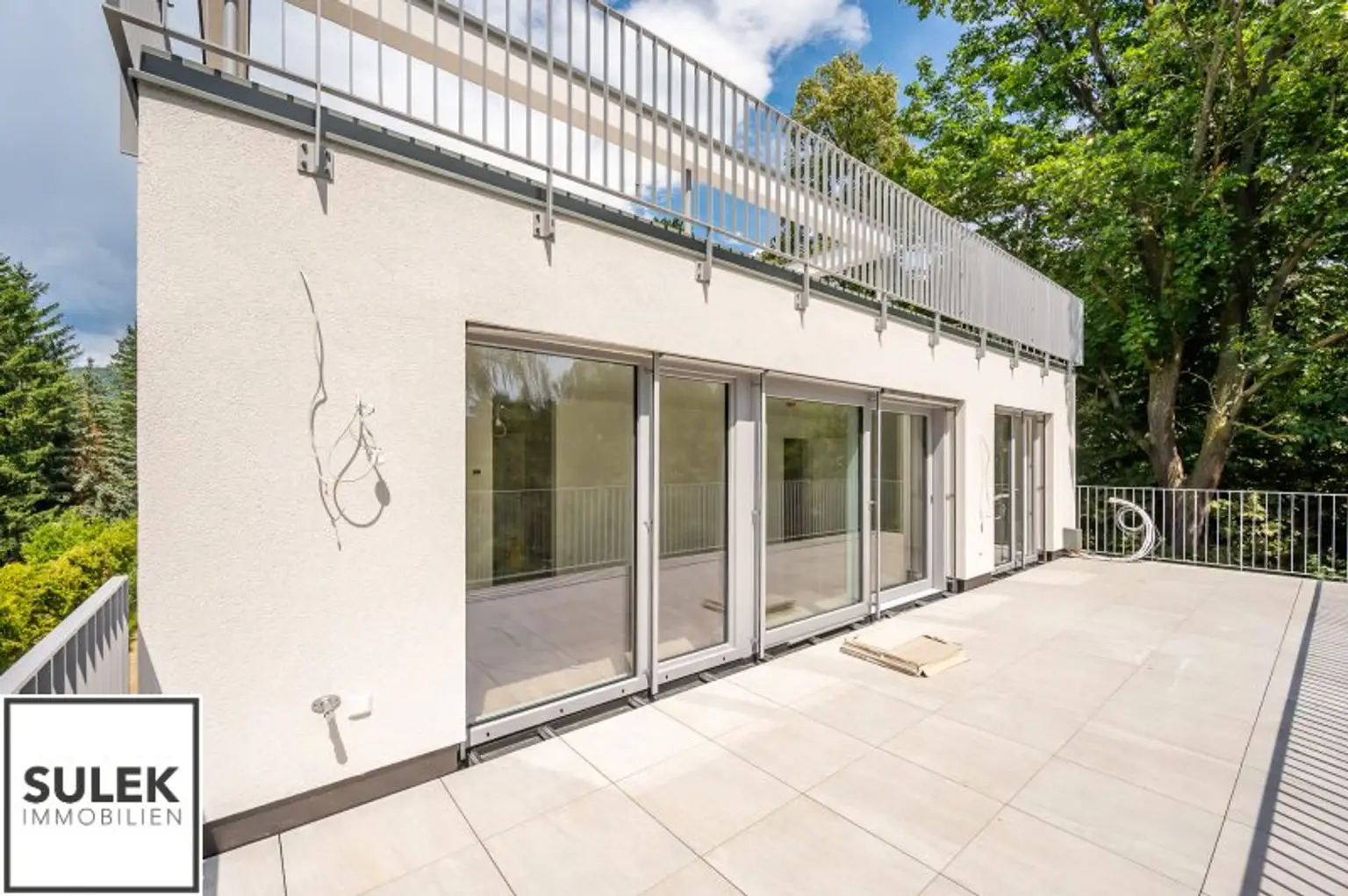 Exklusiv Wohnen in Grünruhelage: großzügige 2 Zimmer Erstbezugswohnung mit südseitiger 30m2 Terrasse – jetzt vormerken & 9/25 einziehen!