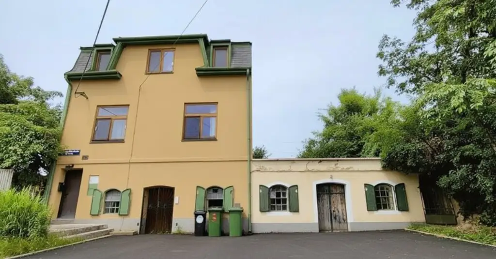 Wien-Stammersdorf: sanierungsbedürftiges Winzerhaus mit 2.285 m² Grund in Grünlage