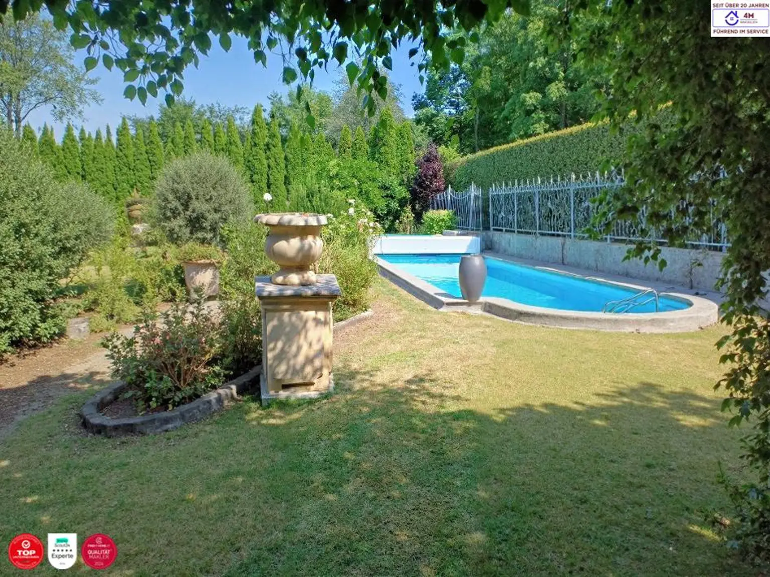 Exklusiv eingerichtete Villa mit orientalischem Hauch in absoluter Ruhelage in einer der begehrtesten Wohnlagen des südwestlichen Wienerwalds