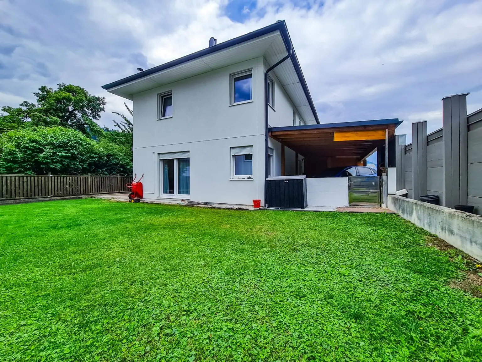 Stilvolles Haus mit großem Garten, Sauna und Traumlage!