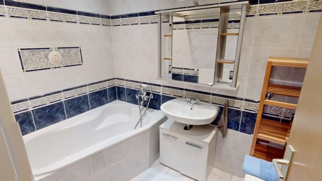 Helle 2-Zimmer-Wohnung mit Balkon & TG-Platz