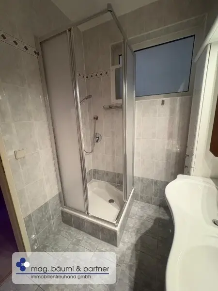 Frisch renovierte 2 Zimmerwohnung mit  Balkon