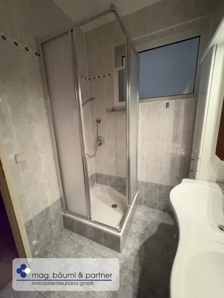 Frisch renovierte 2 Zimmerwohnung mit  Balkon