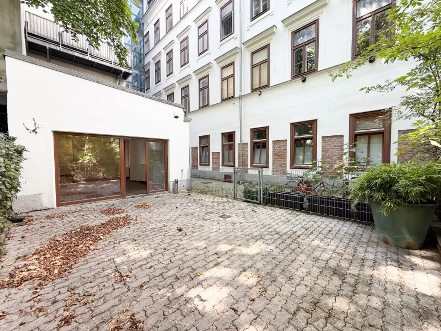 Geschäftslokal mit Eigengarten in 1070 Wien zu verkaufen