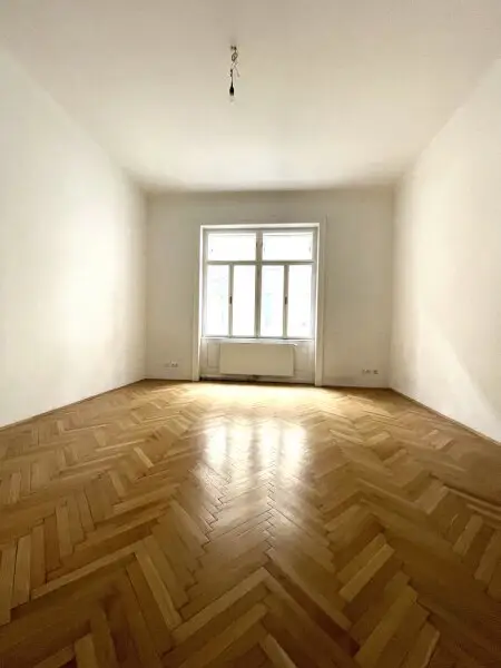 Stilvolle 2 Zimmer Wohnung, neu saniert, im wunderschönen Stilaltbau